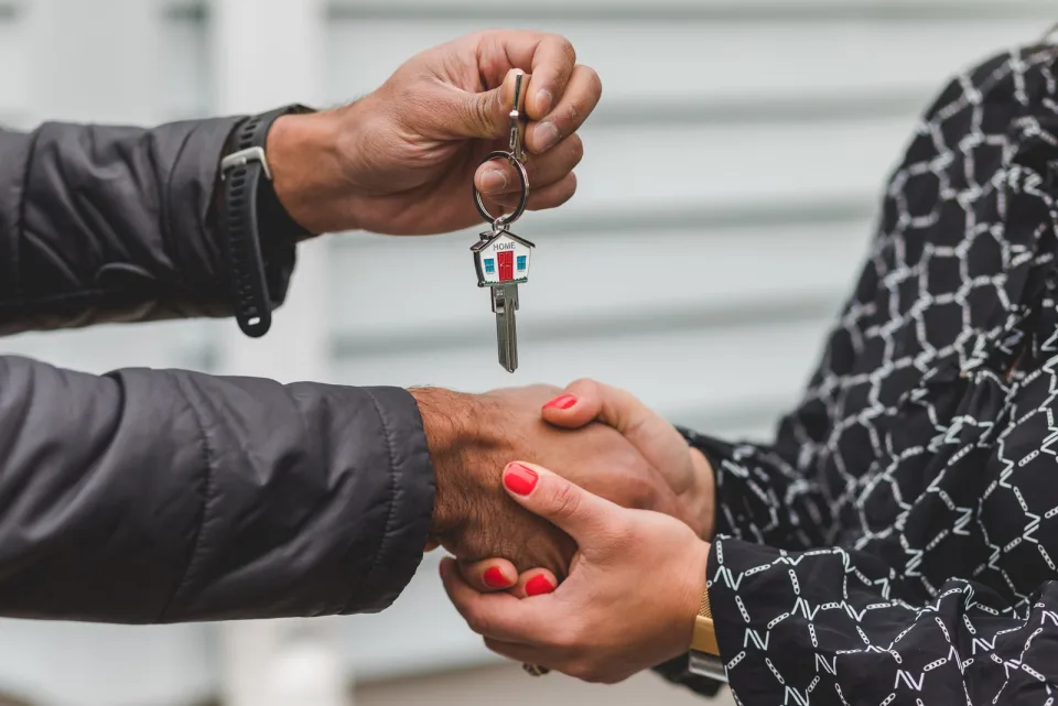 Guaranteed Rent vs. Short-Let Management: Which Model Suits You?